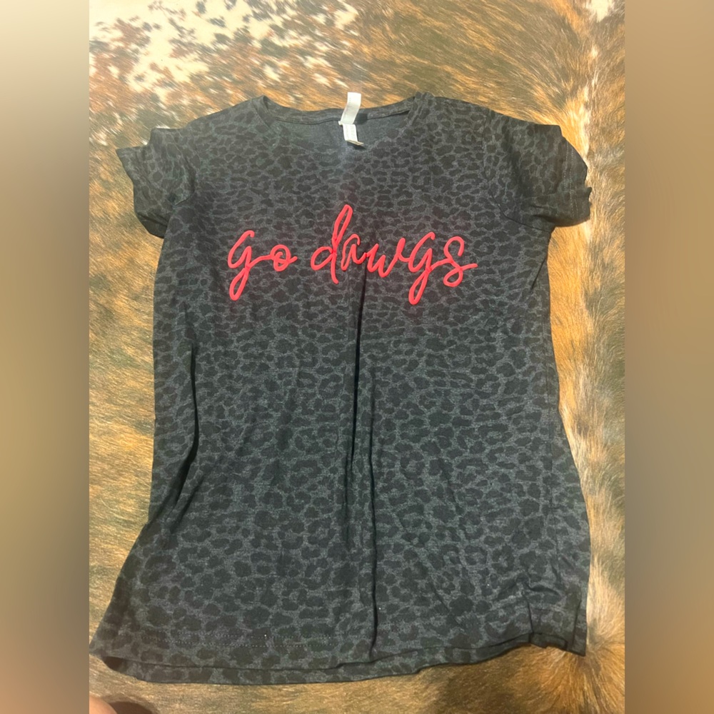 Women’s medium Georgia bulldogs tshirt.
